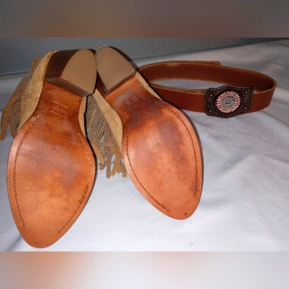 FRYE Llana REAL suede, factory distressed fringe boots. Sz 6b. EXCELLENT COND! - Picture 4 of 8